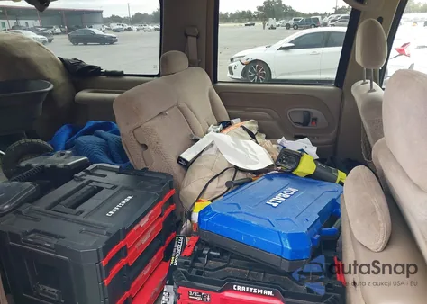 1996 Chevrolet Suburban C1500 z USA, uszkodzony, nr VIN 3GNEC16RXTG152304